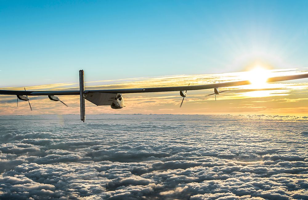 Solar Impulse 2: Flykroppen er dekke­t av 17.248 superlette solceller av typen monokrystallinsk silisium. Batteriene veier til sammen 633 kilo