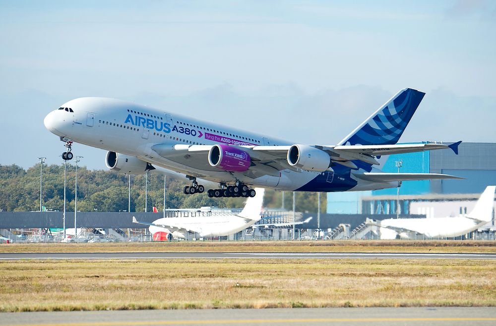 Airbus A380 MSN-001 har i over ti år fungert som en flygende testplattform, så også da Rolls Royce Trent XWB-97 var i lufta for første gang 5. november. 