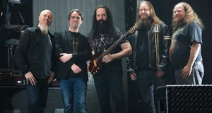 Dream Theater prøver seg på spill