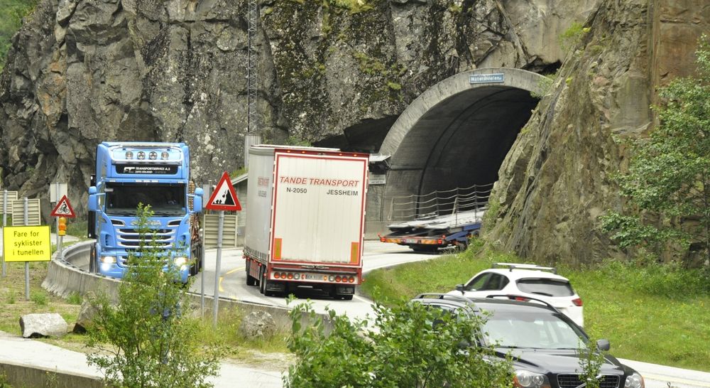Riksveg 7 gjennom Eidfjord er en av strekningene som inngår i området Hardanger. Bildet viser vestre portal til Måbøtunnelen. Alt tyder på at Mesta beholder ansvaret for denne vegen.