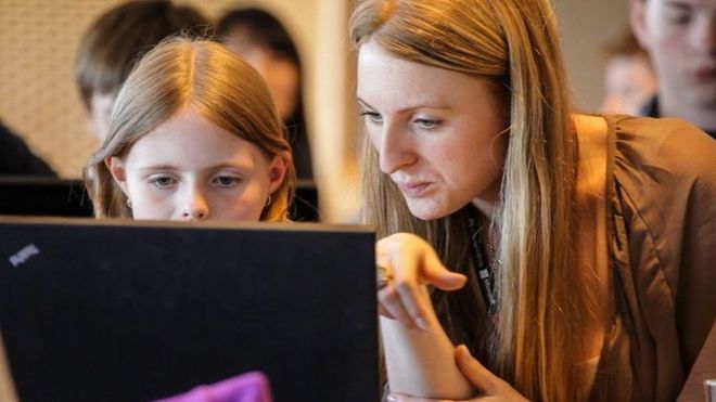 Topp-politikerne lover å digitalisere, men folk flest gir blaffen