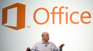 Steve%20Ballmer%20og%20Office%202013.300