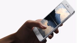 Apple lover opptil 200 000 dollar til den som kan hacke en iPhone