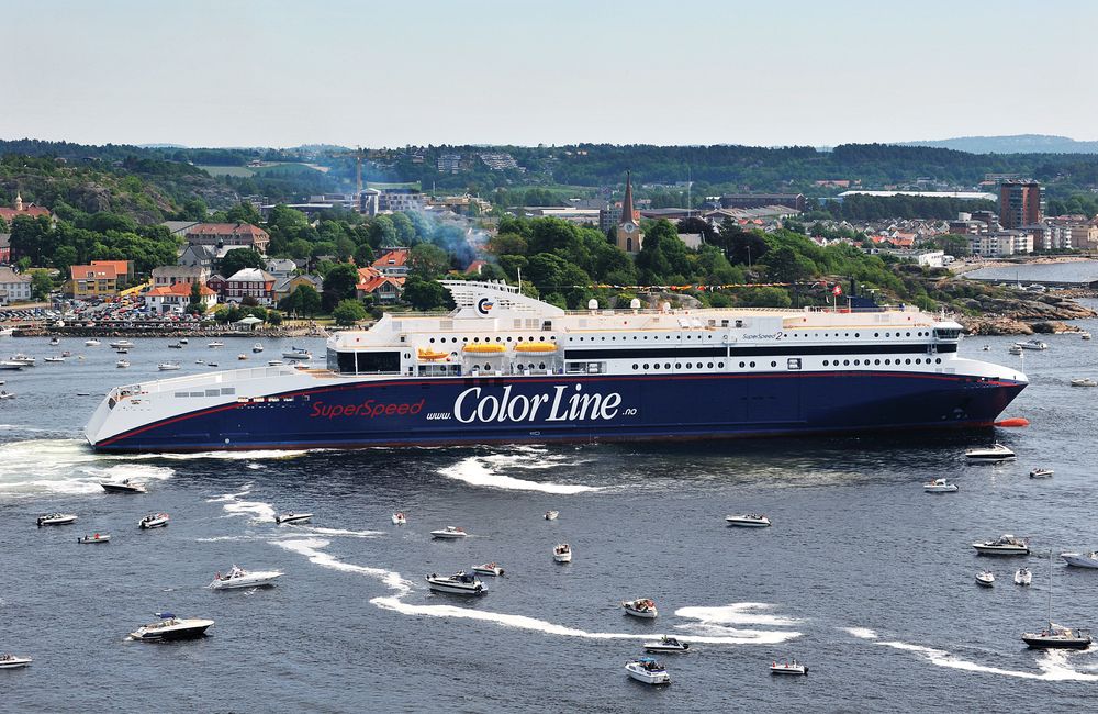 Superspeed 2 fotografert da skipet kom til Larvik i juni 2008. Skipet er 211 meter langt, 26 meter bredt og kan ta nær 2000 passasjerer og 764 biler, eventuelt 117 trailere. .