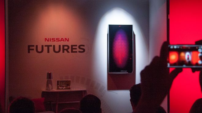 Eatons hjemmebatteri xStorage benytter brukte og nye celler fra Nissan Leaf-batterier. Den har integrert inverter for solceller, og styring som gjør det mulig åselge strøm tilbake til nettet.