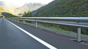 Også riksveiene i Nordland skal få nye rekkverk i 2021