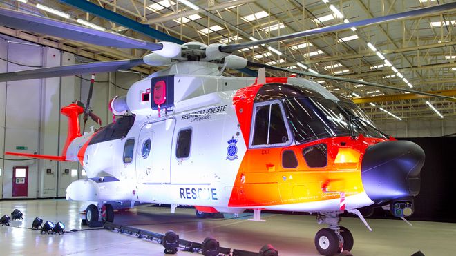 Her er Norges nye redningshelikopter i 330-skvadronens farger