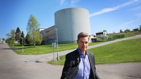 Ifes administrerende direktør Nils Morten Huseby, her fotografert foran Kjellerreaktoren.