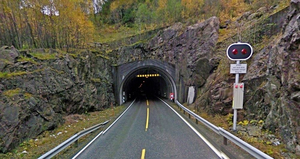 Bildet viser nordre portal i Kvernhaugtunnelen. De som vil oppgradere den, må gi anbud innen 1. september.