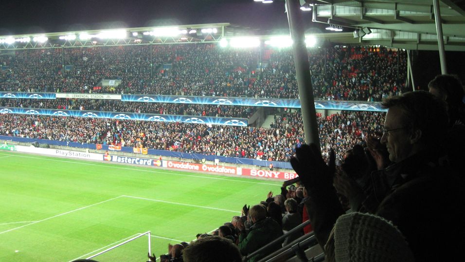 Lerkendal stadion er Rosenborgs lekegrind i Trondheim. Her fra en kamp mot spanske Valencia.