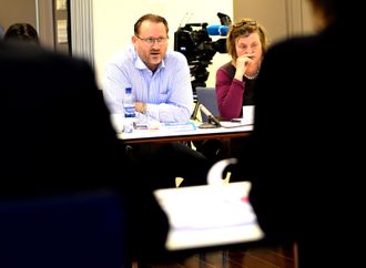 TRENGER VI ET kringkastingsråd der Frps generalsekretær Finn Egil Holm og samfunnsdebattant Elin Ørjasæter skal få ytre seg og vedta uttalelser om NRKs virksomhet?