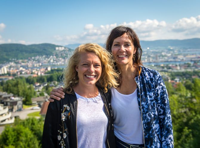 Janne Sundelius Braathen og Kristin Monstad - to av tre kvinner i DTs redaktørgruppe. (Arkivfoto)