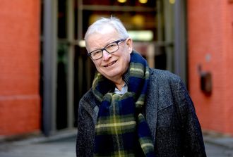 BERNT OLUFSEN, tidligere sjefredaktør i VG og så konsernredaktør i Schibsted. Nå pensjonist - men fortsatt med noen styreverv både nasjonalt og internasjonalt.