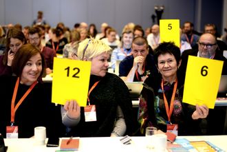 Hvem blir nestleder? Her tre av landsstyremedlemmene som kan være aktuelle: Katrine Strøm (f.v.), Henrikke Helland og Britt-Ellen Negård. Bildet er fra forrige landsmøte, våren 2015.