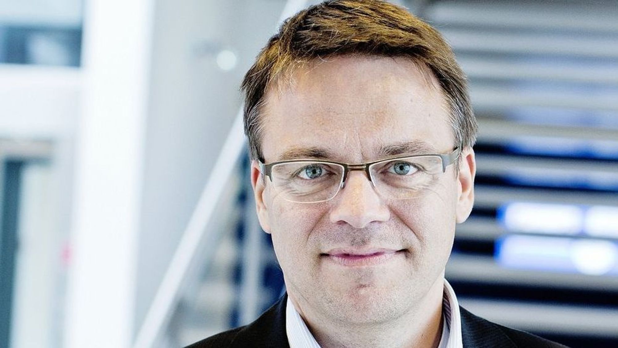 Broadnet-sjef Martin Lippert har omorganisert selskapet etter sammenslåingen med Globalconnect. I tillegg til Homenet-sjef Nina Vesterby, forlater også direktørene Torbjørn G. Krøvel og strategidirektør Christian Brunhøj selskapet.