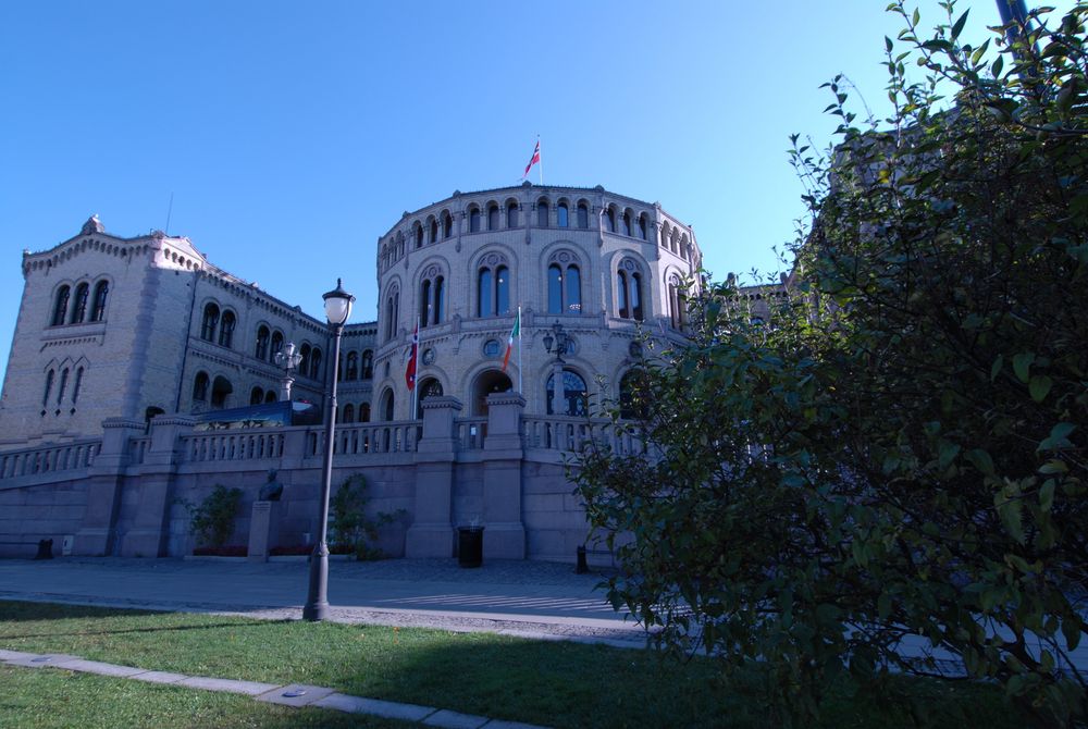 Statsråden må svare på Nye Veier-påstander