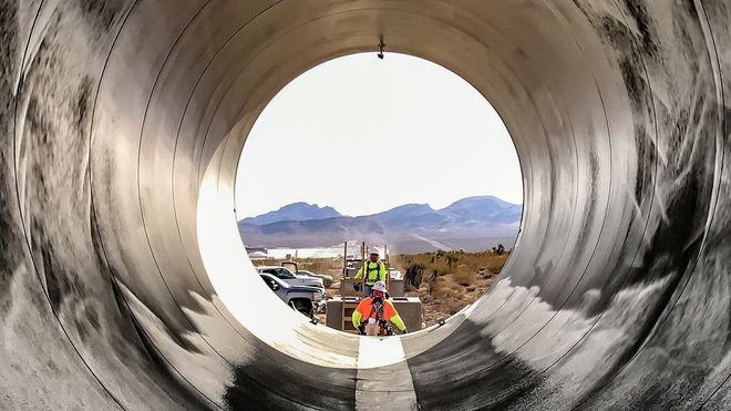 Her installeres det første fullskala Hyperloop-anlegget