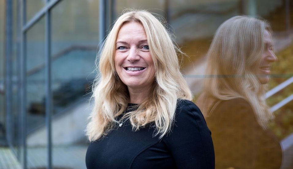 Lyses telesjef, Toril Nag, har grunn til å smile i visshet om at Altibox-partnerne koblet opp 400 flere kunder enn Telenor i Norge i 2016. Men hun registrerer at konkurransen om fiberkundene er blitt større.