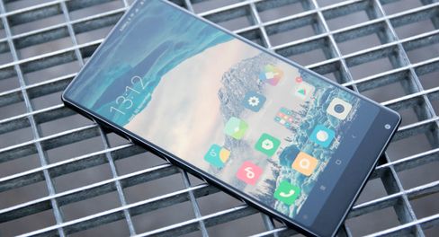 Xiaomi Mi Mix satte et heftig forventningspress på de større mobilprodusentene i fjor høst.