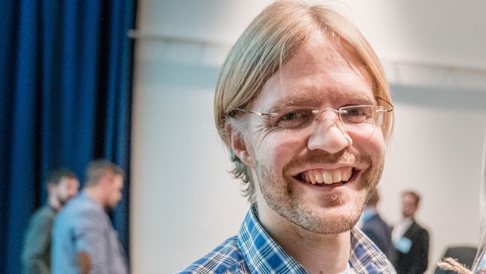 Vinner: Magnus Ognedal fikk utdelt prisen på TU-konferansen Smarte hjem og bygg 2016.