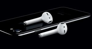 Etter to måneder forsinkelse slipper Apple endelig Airpods