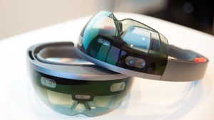 Microsoft%20Hololens%202.300x169.jpg