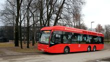 En av fem brenselcellebusser som etter planen skal frakte passasjerer i ytterligere tre år.