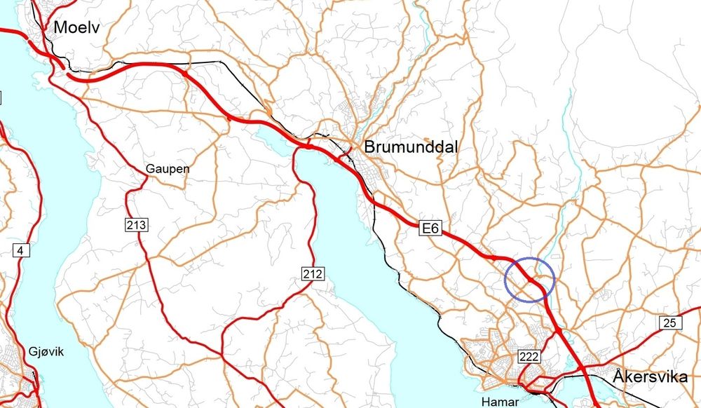 Den blå sirkelen markerer krysset på Arnkvern. Dette kartet er lagd mens Statens vegvesen ennå hadde ansvar for utbyggingen av E6 langs Mjøsa.
