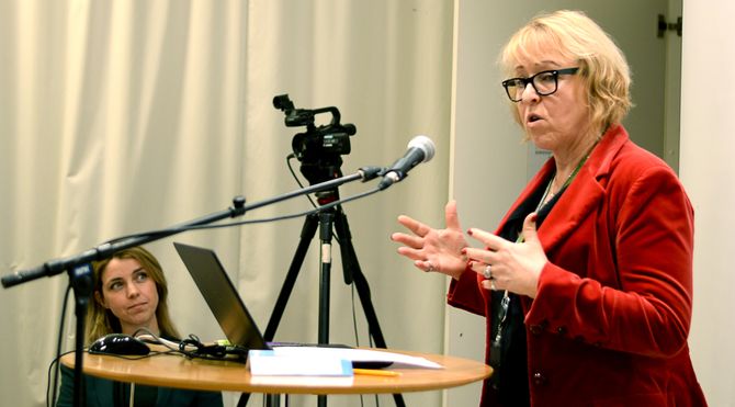 Nyhetsdirektør Alexandra Beverfjord (til venstre) og distriktsdirektør Grethe Gynnild-Johnsen - her fra et møte i Kringkastingsrådet fra 2017.