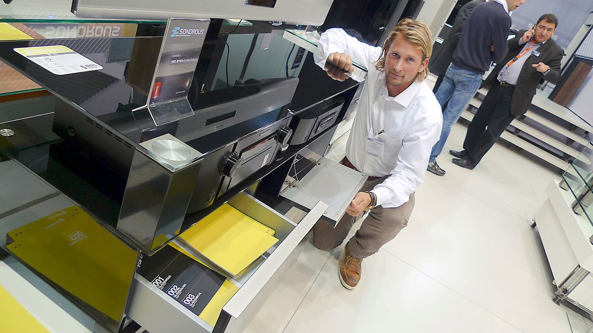VELGER DYRERE BORD Elektronikkbransjen.no VELGER DYRERE BORD Elektronikkbransjen.no
