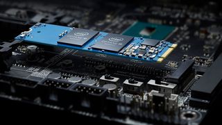 Kan fungere både som lagring og systemminne i servere og PC-er: Nå tester Intel de første Optane-minnemodulene
