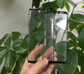 This photo to show the front glass panel on the Galaxy S8.