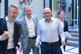 Rubrikkdirektør Sondre Gravir (f.v.), konsernsjef Rolv Erik Ryssdal, Schibsted Norge-sjef, Didrik Munch og finansdirektør Trond Berger (t.h.).
