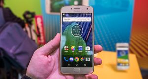 Motorola Moto G5 Moto G5 er bare en liten forbedring fra i fjor, og det er akkurat det vi hadde håpet