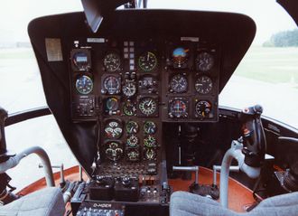 Slik er den analoge cockpiten på Bo 105.