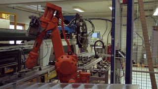Nominert til Norges smarteste industribedrift: Nå har Plasto flere roboter enn ansatte i produksjonen