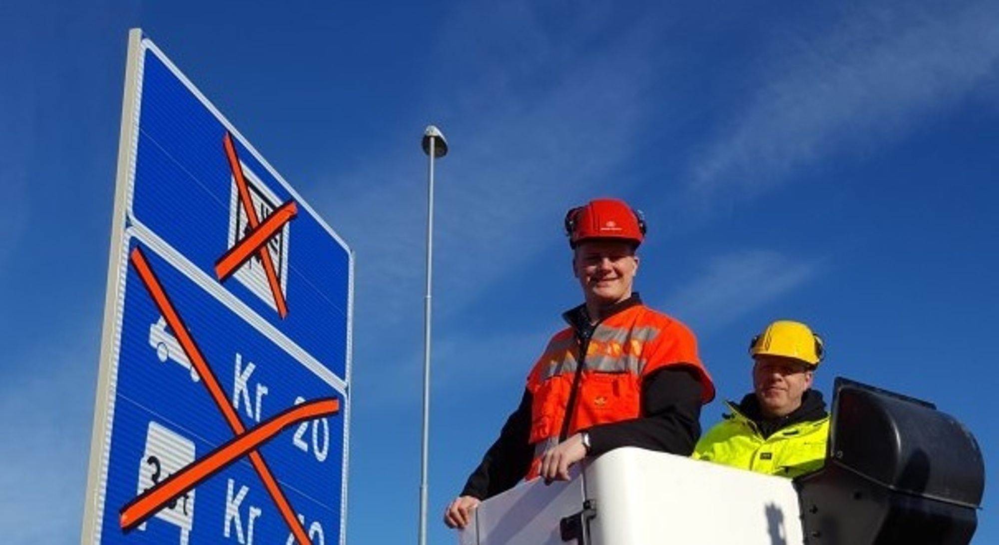Samferdselsminister Ketil Solvik-Olsen deltok mandag 27. mars på en markering i forbindelse med at bompengeinnkreving ble avsluttet ved E16 Nybakk.