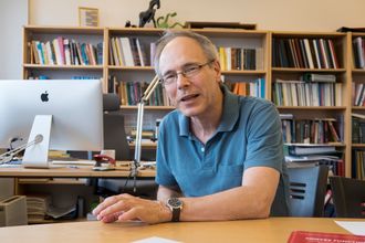 Kvantekjemiker: Trygve Helgakergleder seg over at Norge vil satse på Hylleraas Centre for Quantum Molecular Sciences.