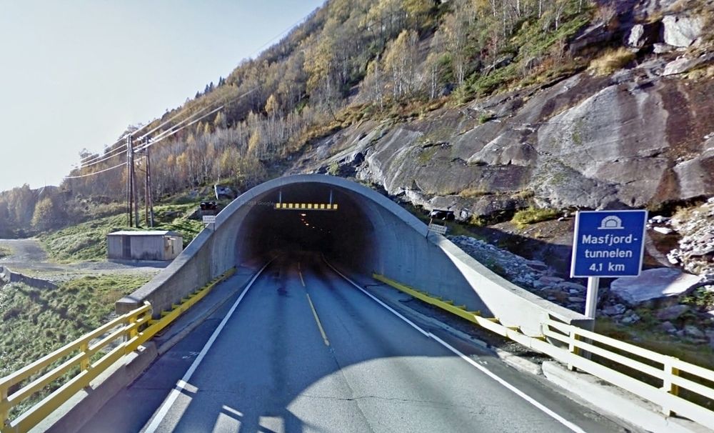 Masfjordtunnelen ble åpnet i desember 1995. Siden har kravene til tunnelutrusnig blitt betydelig skjerpet. De som vil oppgradere tunnelen, må gi anbud innen 2. juni.