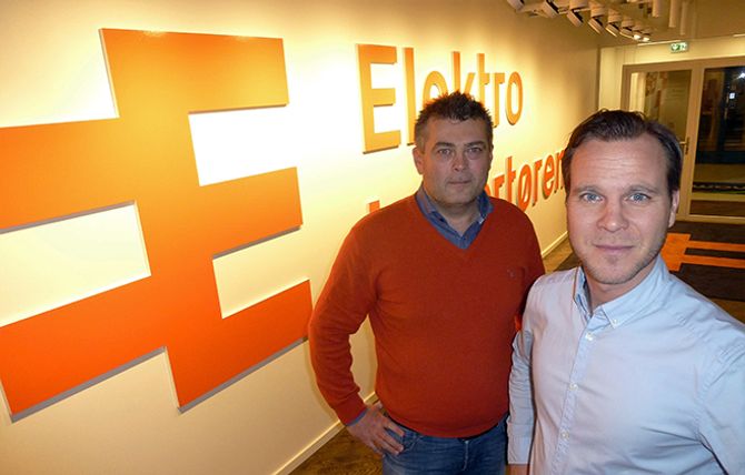 VOKSER FORT: Digitalsjef Ørnulf Kiær (t.v.) og administrerende direktør Andreas Niss kan fornøyd se tilbake på fjoråret. Da omsatte de blant annet stikkontakter og panelovner for 413 millioner kroner. I år skal de strekke seg mot 600 millioner kroner.