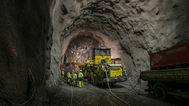 Kina bygger tunneler flere ganger dyrere enn Norge - nå skal kineserne lære av 20 norske eksperter