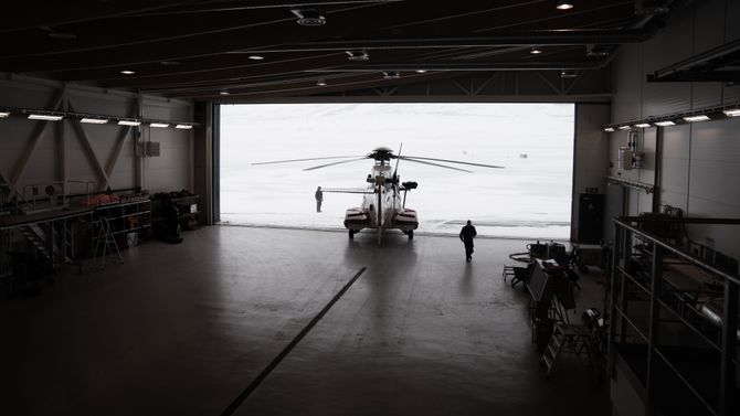 Den nye helikopterhangaren på Svalbard er dimensjonert for å kunne huse AW101 etter hvert.