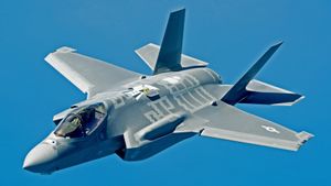 F-35A_-_130516-F-XL333-450_%28cropped%29
