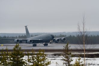 Amerikansk KC-135 lander i Rovaniemi, men har hovedbasen i Luleå.