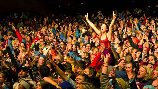3100: Det blir alltid seld 3100 billettar til Vinjerock, verken meir eller mindre. God stemning frå ei tidlegare utgåve av festivalen.