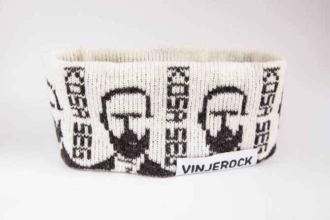 VINJE: Liten tvil om kven det er Torbjørn Selseng har strikka inn i pannebandet eksklusivt for Vinjerock. Privat foto
