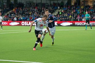 IKKJE BERRE KARANTENE: Bjørn Inge Utvik er heilt klart eit talent, men har nok fått spele meir enn han ville i Hannu Patronen sitt skadefråvêr. Mot Viking var det rokkeringane på midten som skapte mest problem.