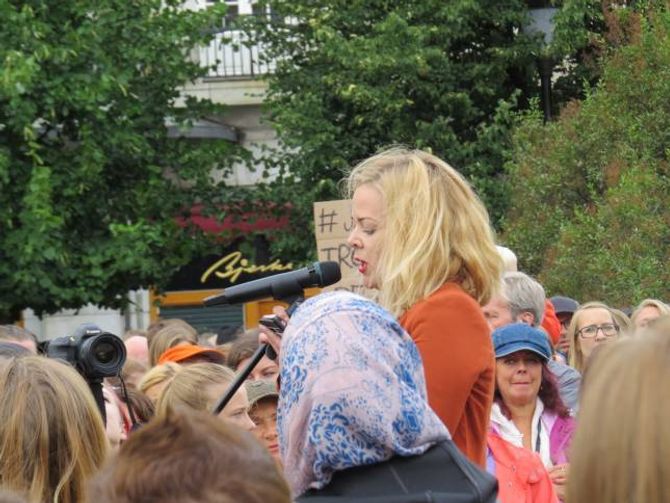 OPPGJER: Tina Skotnes frå Kvinnefronten tok eit oppgjer med samfunnet sine haldningar om kvinner og seksualitet under demonstrasjonen.