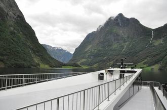 STORSLÅTT NATUR: Blant høge fjell og vakker natur syner Vision of the Fjords fram det beste av norsk natur.