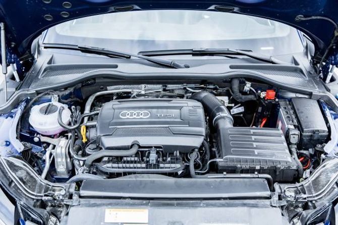 BILLIGASTE: Vel ein den same motoren, men med manuelt gir, blir den vel 20.000 rimelegare.